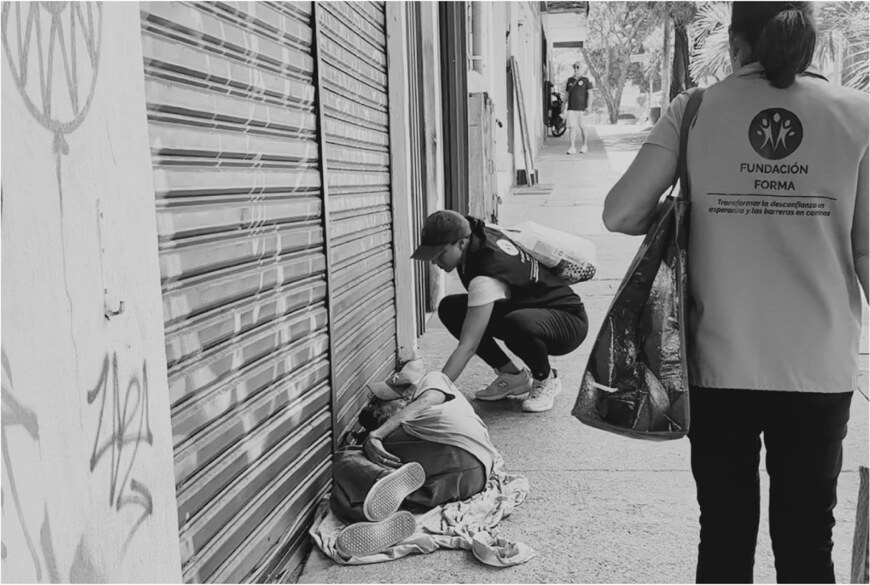 Equipo de Fundación Forma acompañando a una persona en Cali